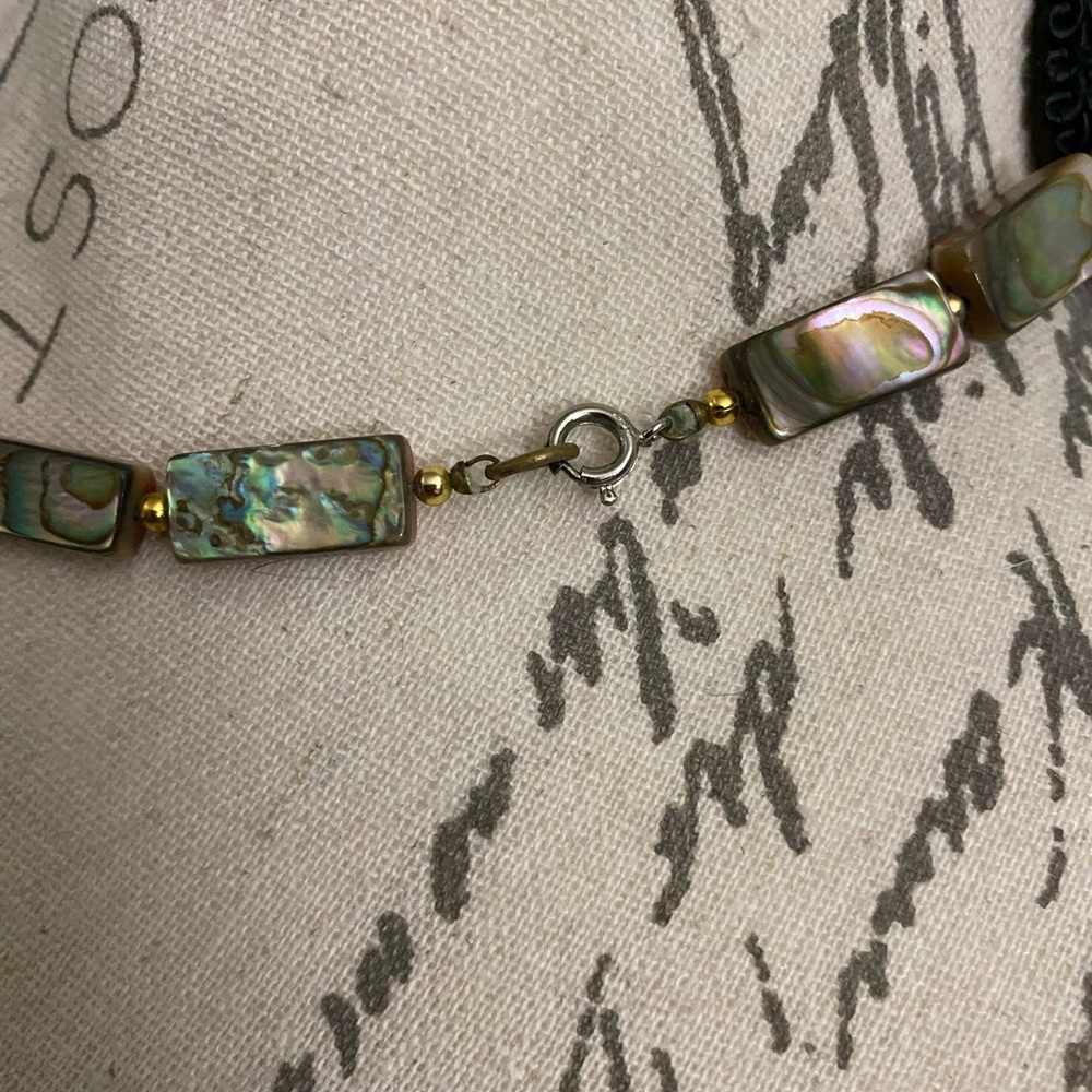 Vintage Elegant Abalone shell beaded Necklace - Picture 4 of 16